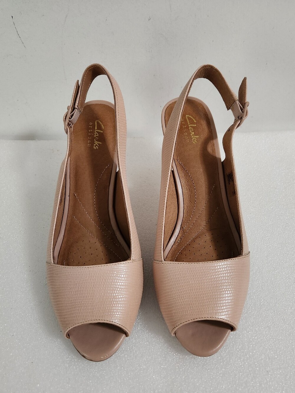 CLARKS HEAVENLY LEATHER SANDAL COLOR DUSTY PINK SIZE US 10M